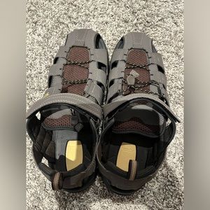 Teva mens hiking sandals new without tags size 12